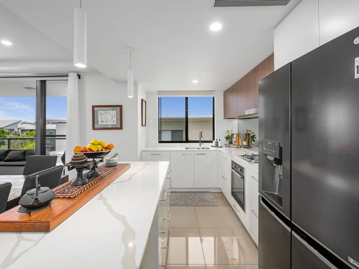 37 Sickle Avenue, Hope Island - Thumbnail 1