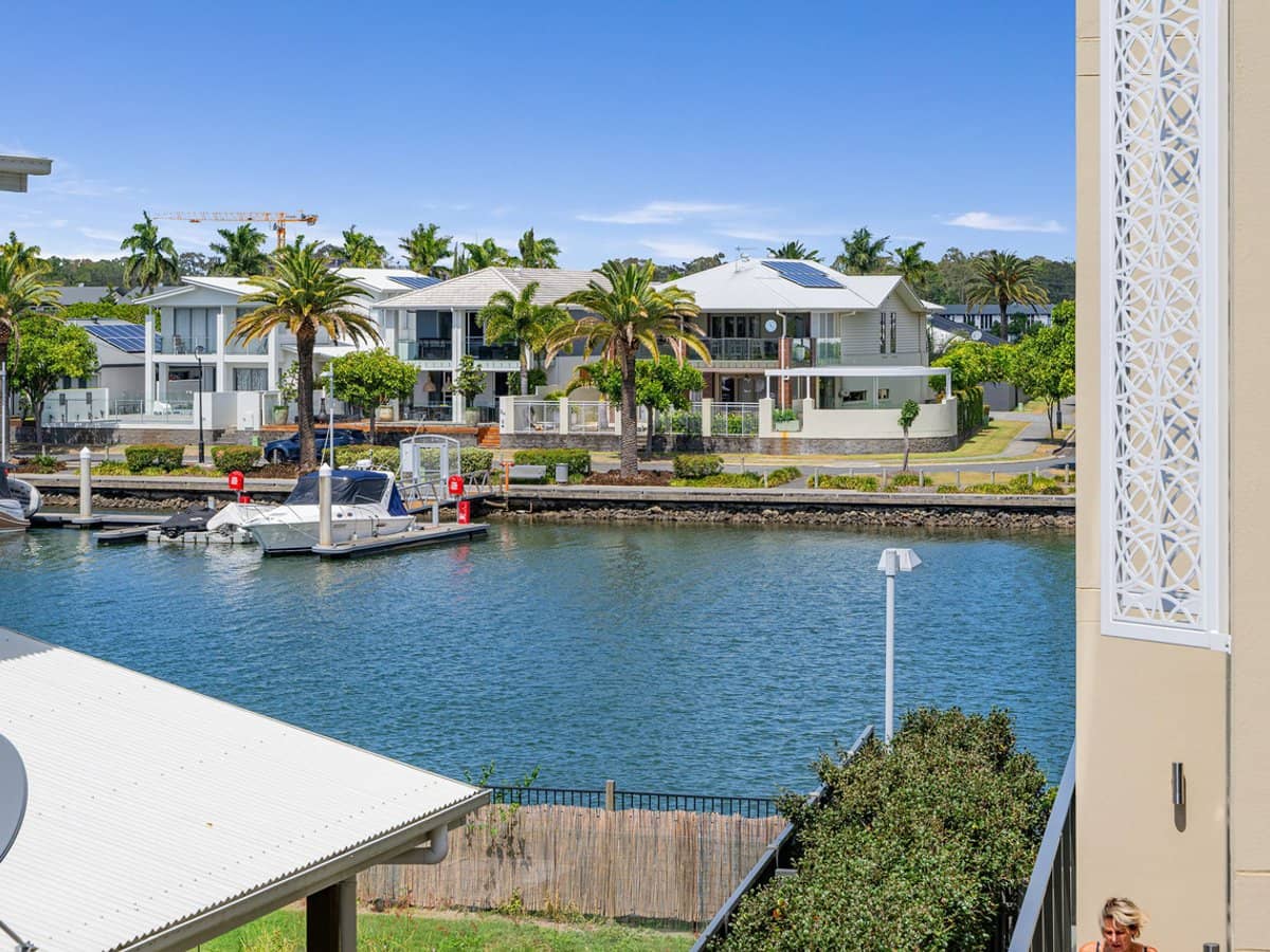 37 Sickle Avenue, Hope Island - Thumbnail 8