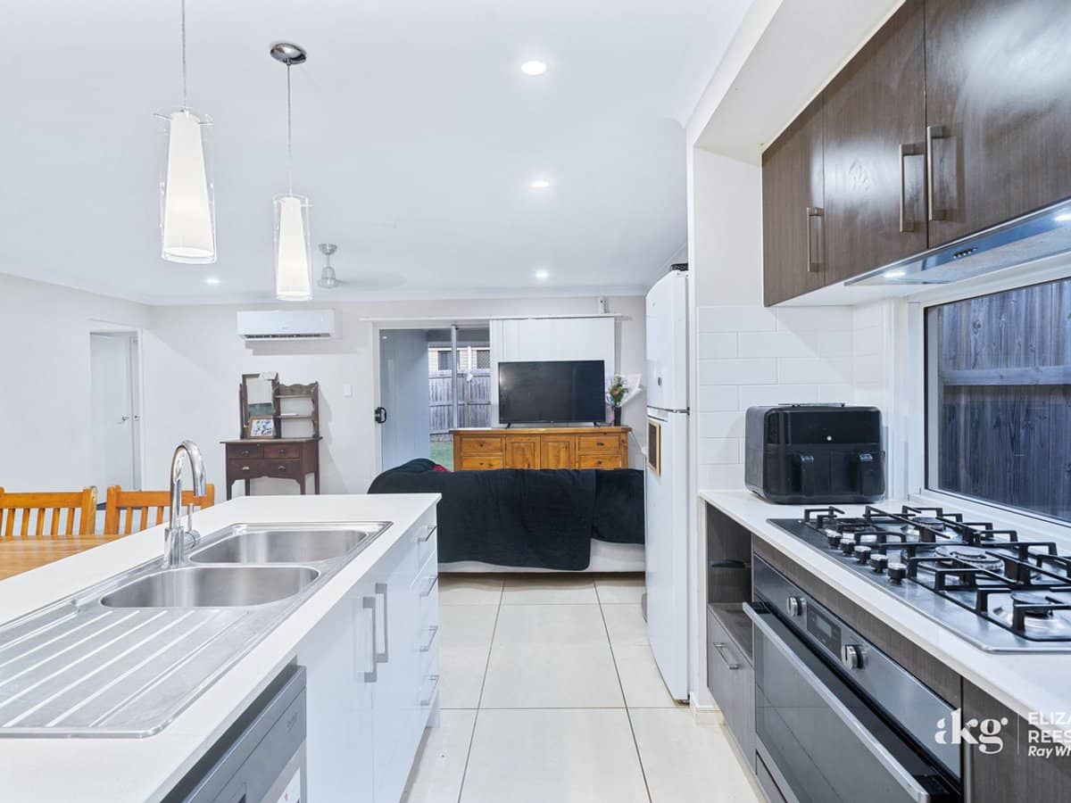 25 Jackson Place, Greenbank - Thumbnail 5