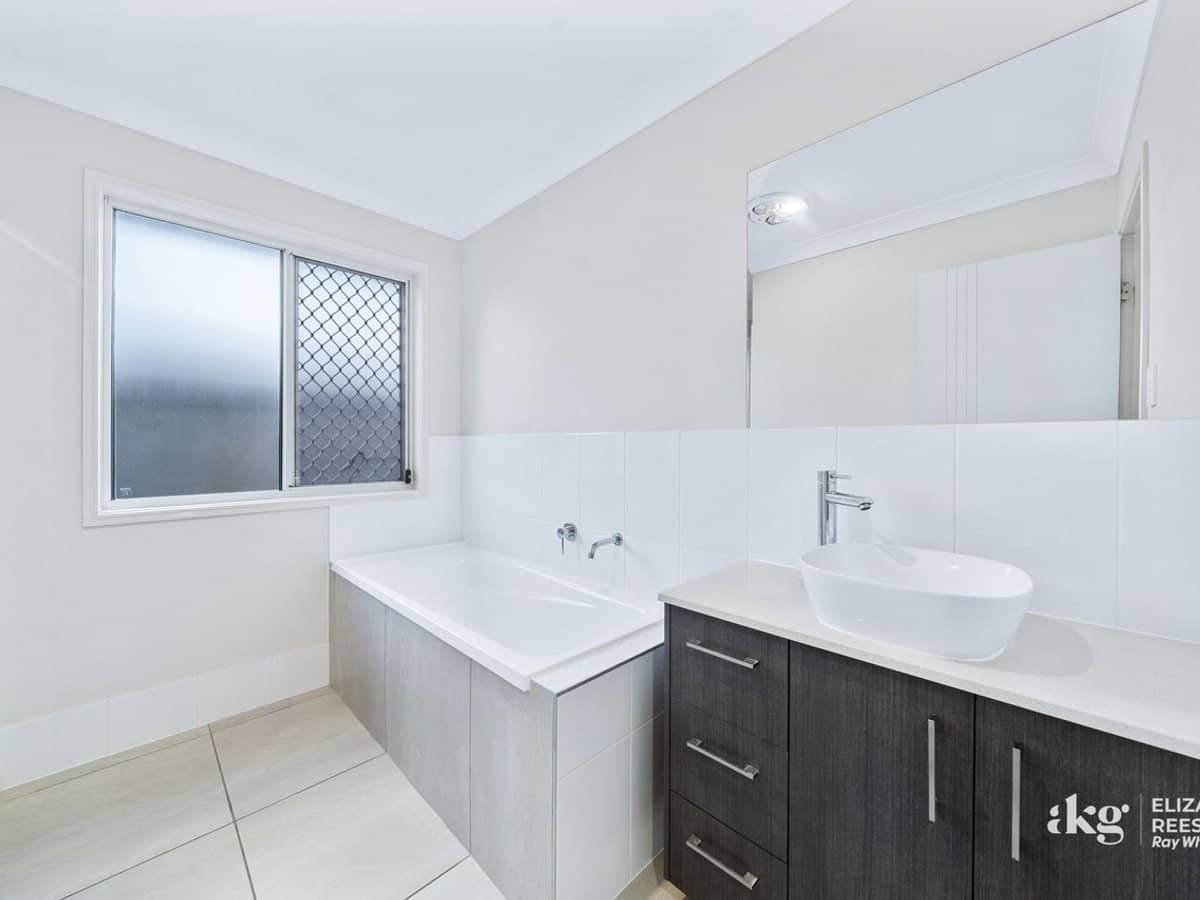 25 Jackson Place, Greenbank - Thumbnail 11