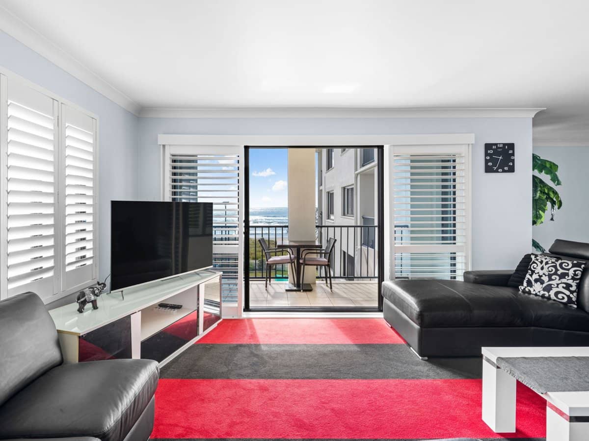 353 Golden Four Drive, TUGUN - Thumbnail 4