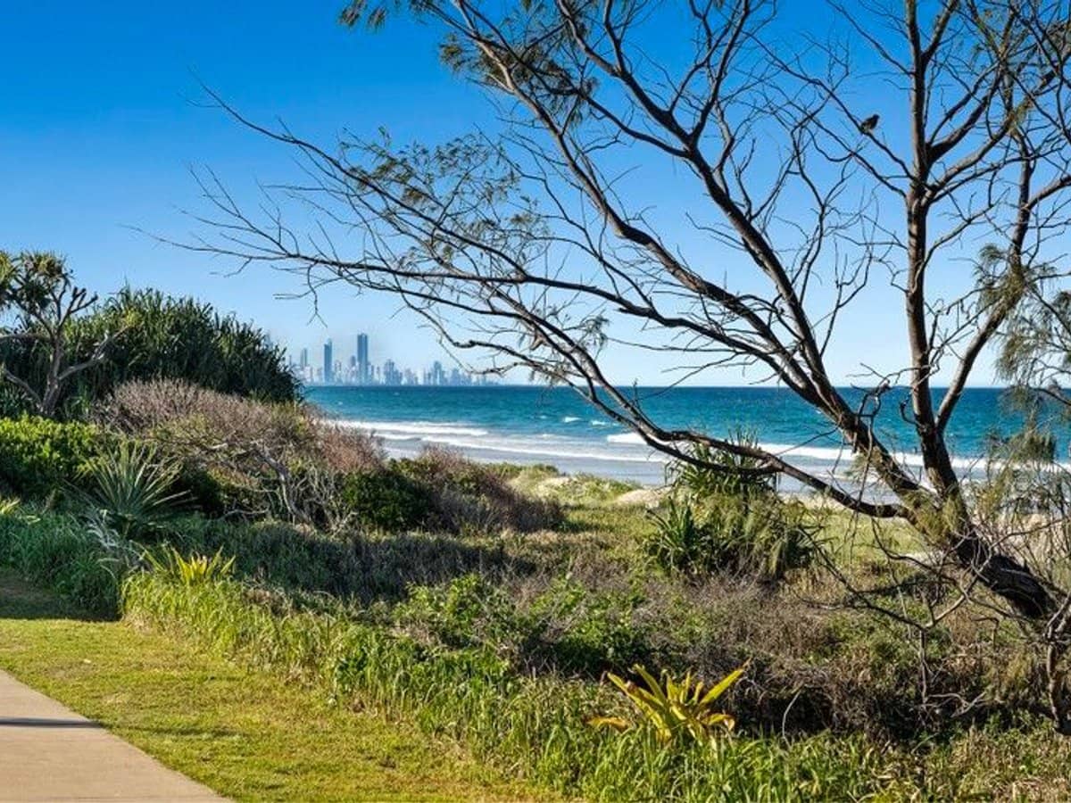 353 Golden Four Drive, TUGUN - Thumbnail 16