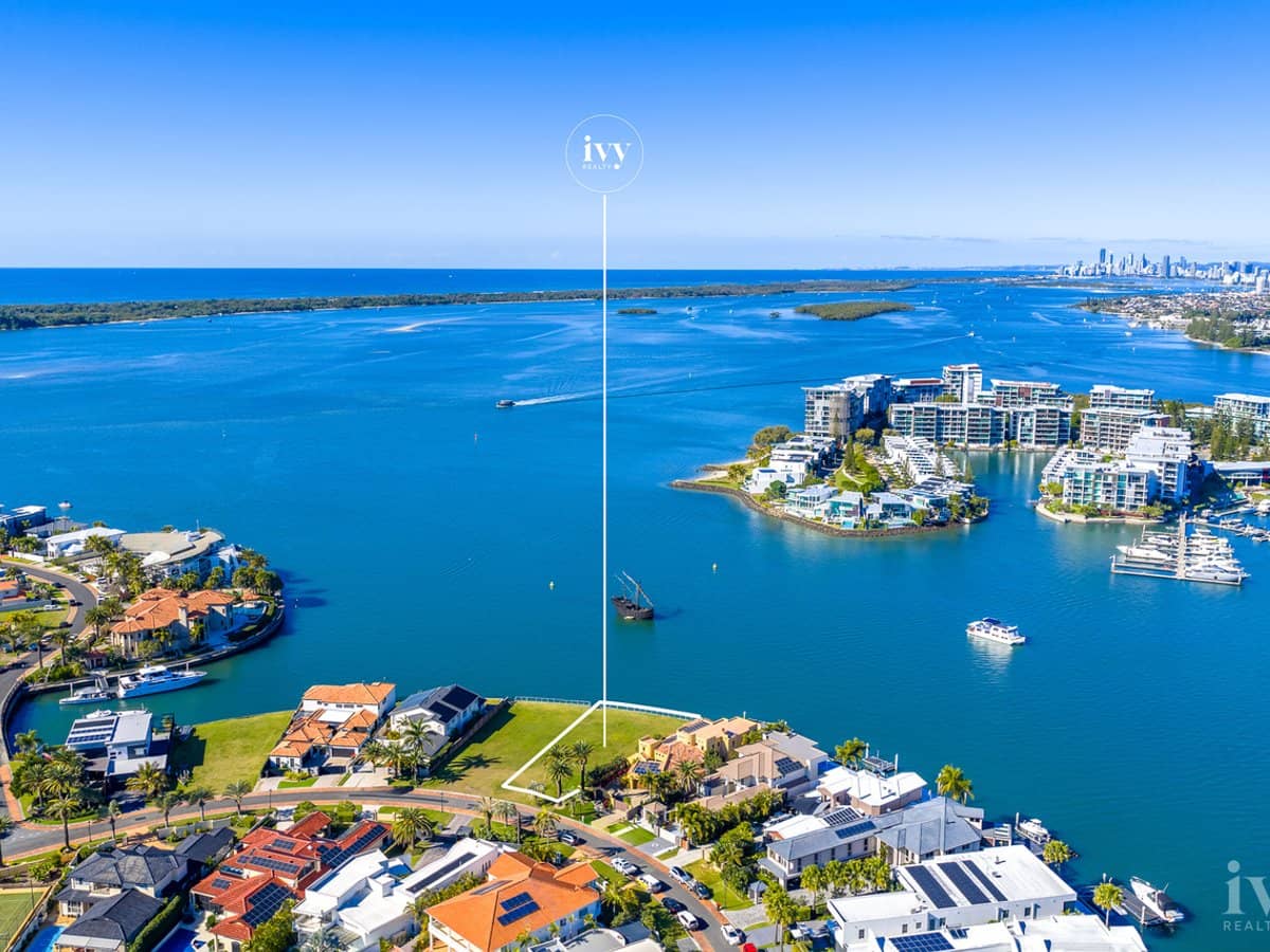 32 Brittanic Crescent, Sovereign Islands - Thumbnail 1