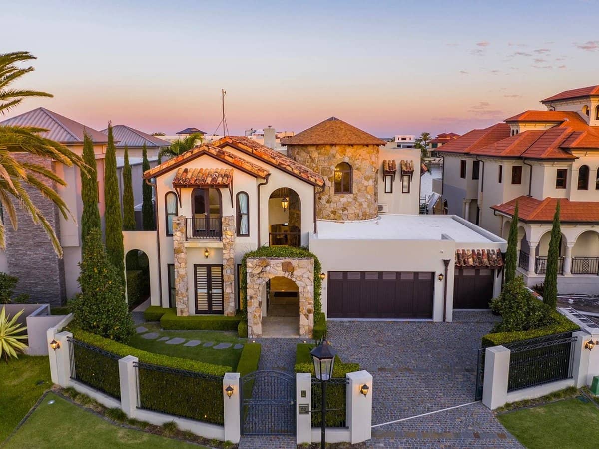 52 Royal Albert Crescent, Sovereign Islands - Thumbnail 1