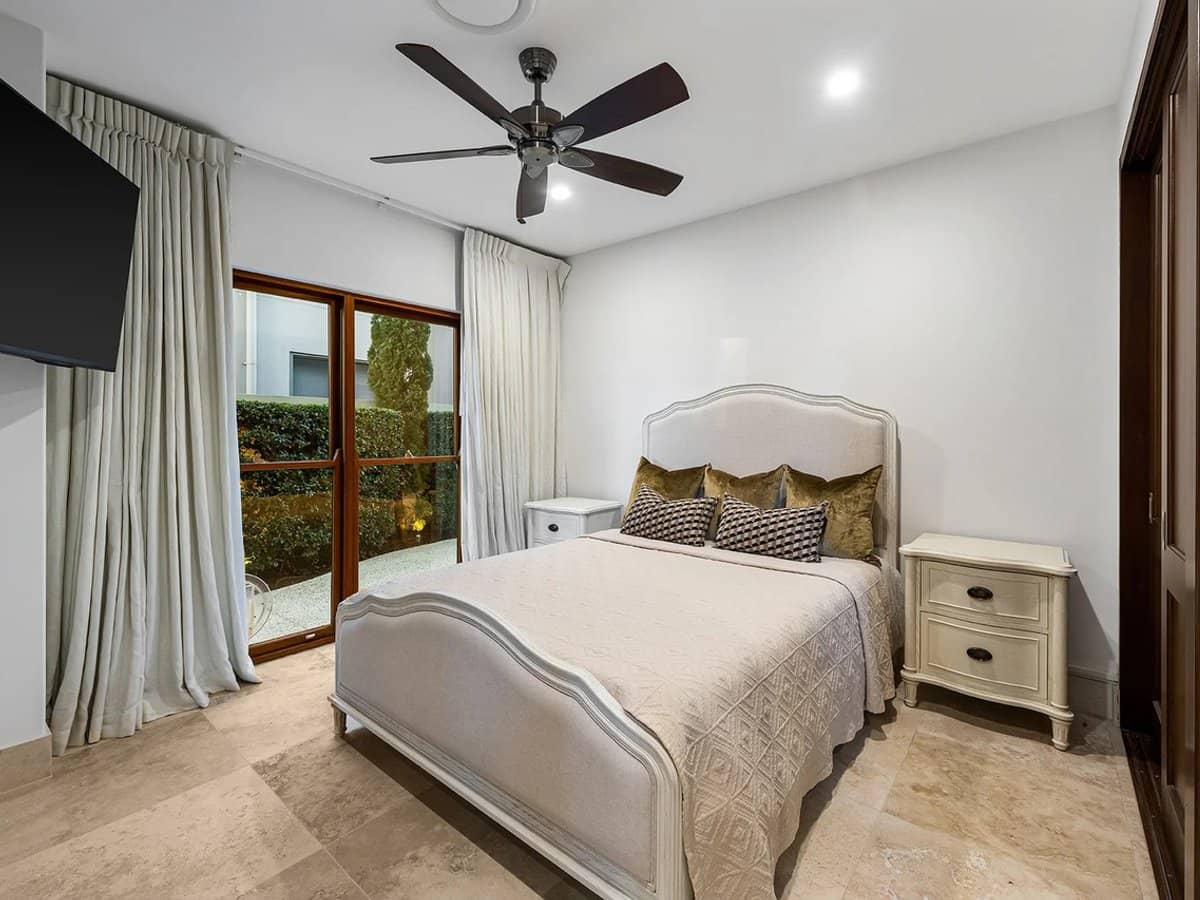 52 Royal Albert Crescent, Sovereign Islands - Thumbnail 23