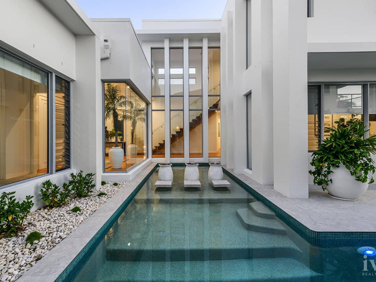 2342 Cressbrook Drive, Hope Island - Thumbnail 2