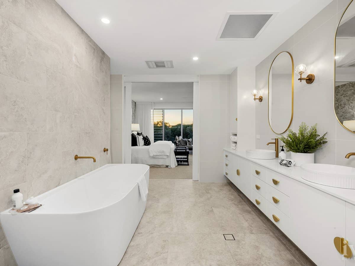 2342 Cressbrook Drive, Hope Island - Thumbnail 27