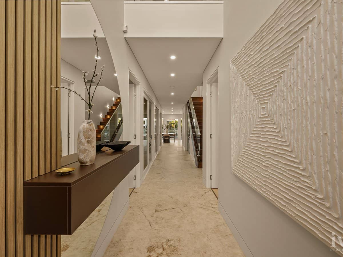 8030 Key Waters, Sanctuary Cove - Thumbnail 3