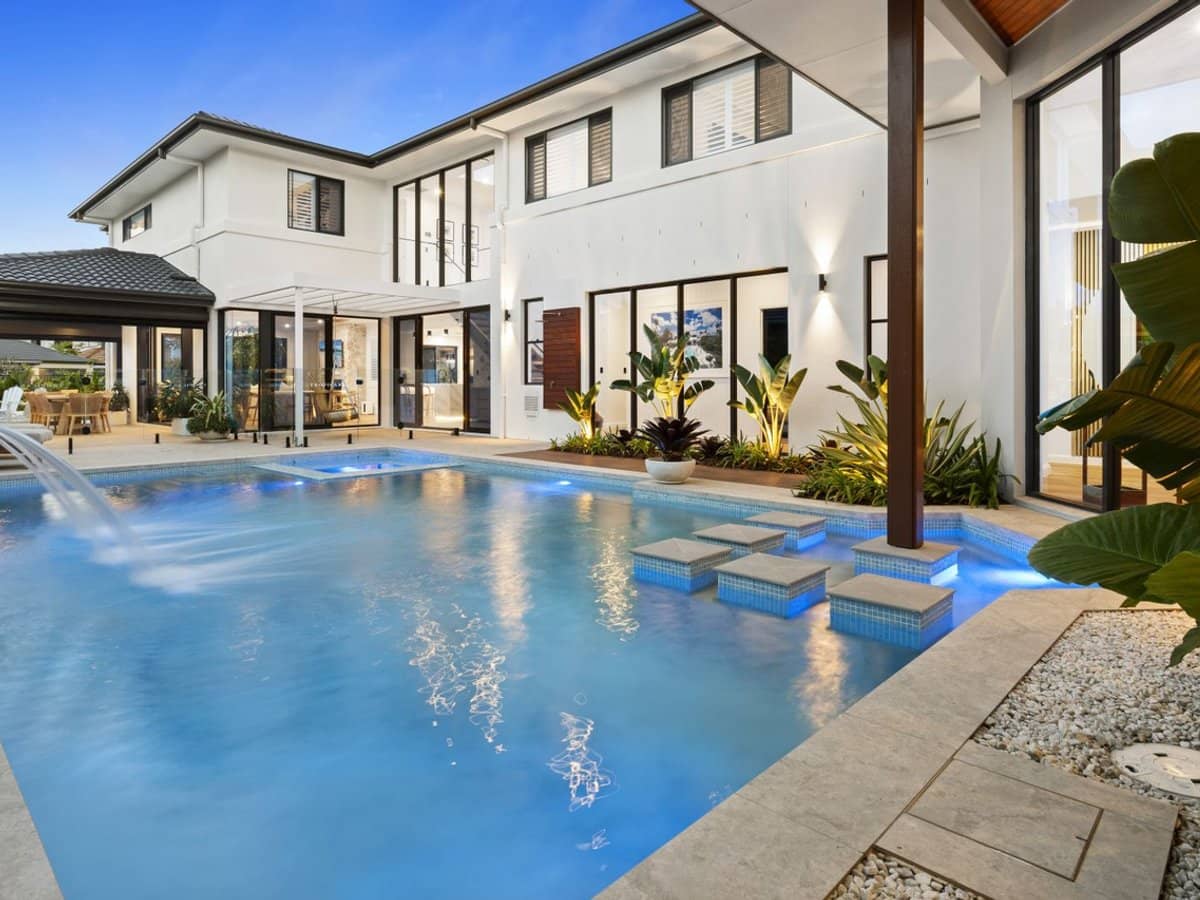 2566 Cressbrook Drive, Hope Island - Thumbnail 1