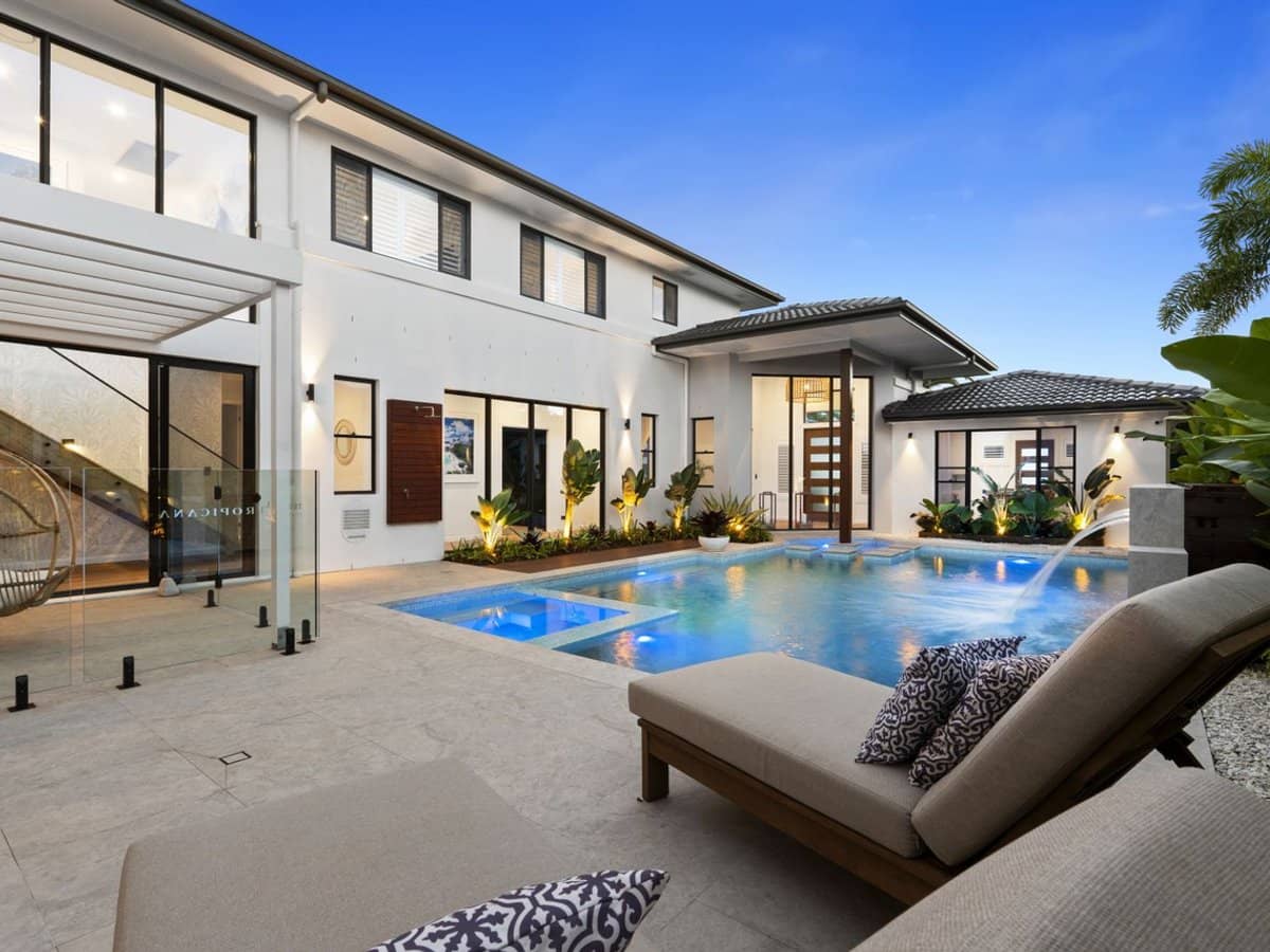 2566 Cressbrook Drive, Hope Island - Thumbnail 2