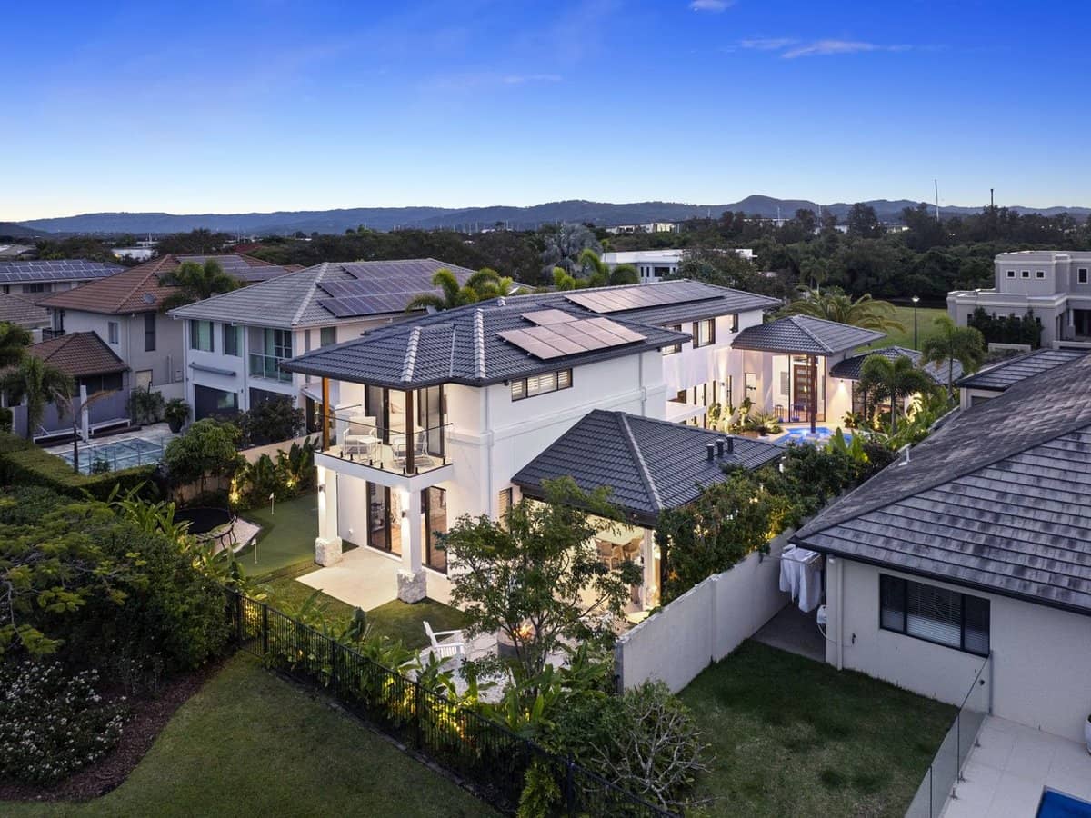 2566 Cressbrook Drive, Hope Island - Thumbnail 25