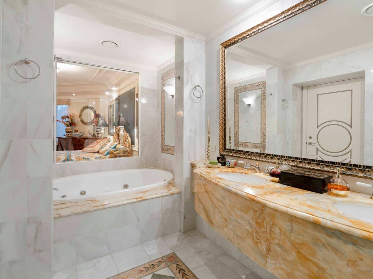 94 Seaworld Drive, Main Beach - Thumbnail 15