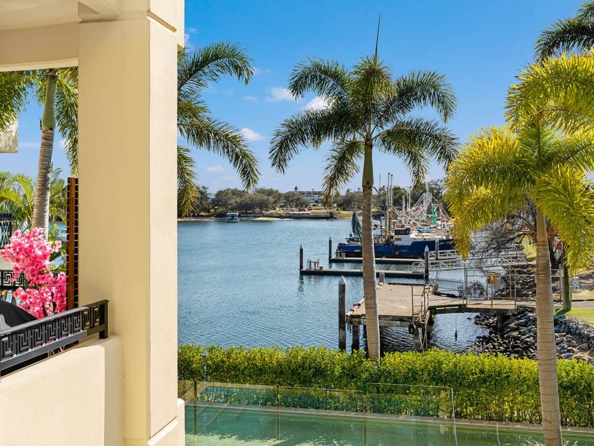 94 Seaworld Drive, Main Beach - Thumbnail 17