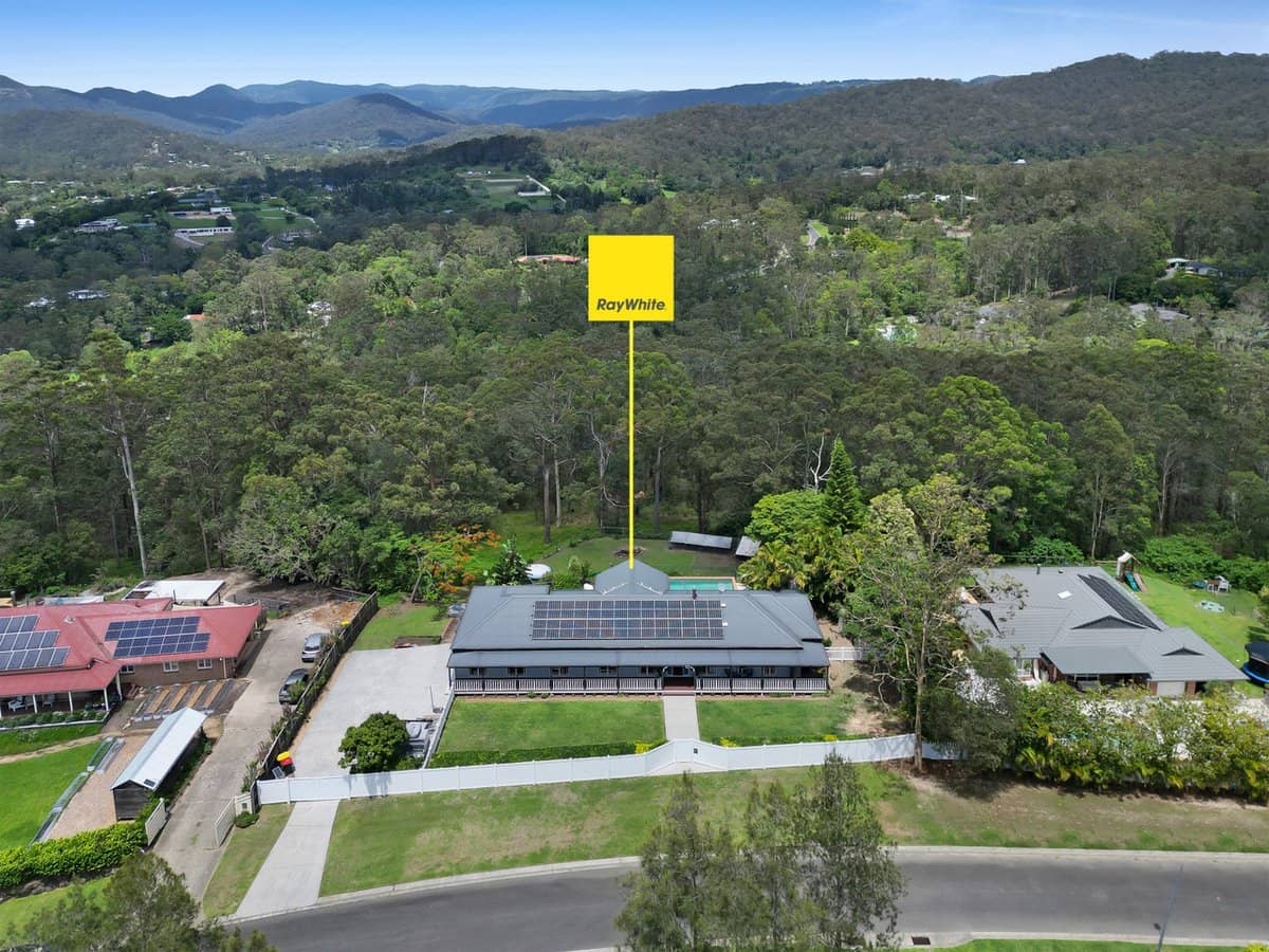 28 Sehmish Court, BONOGIN - Thumbnail 1