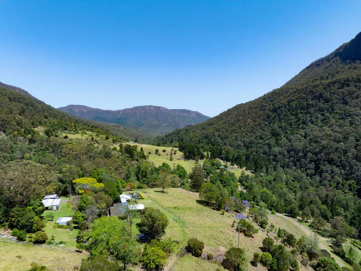 3196 Christmas Creek Road, Lamington - Thumbnail 2