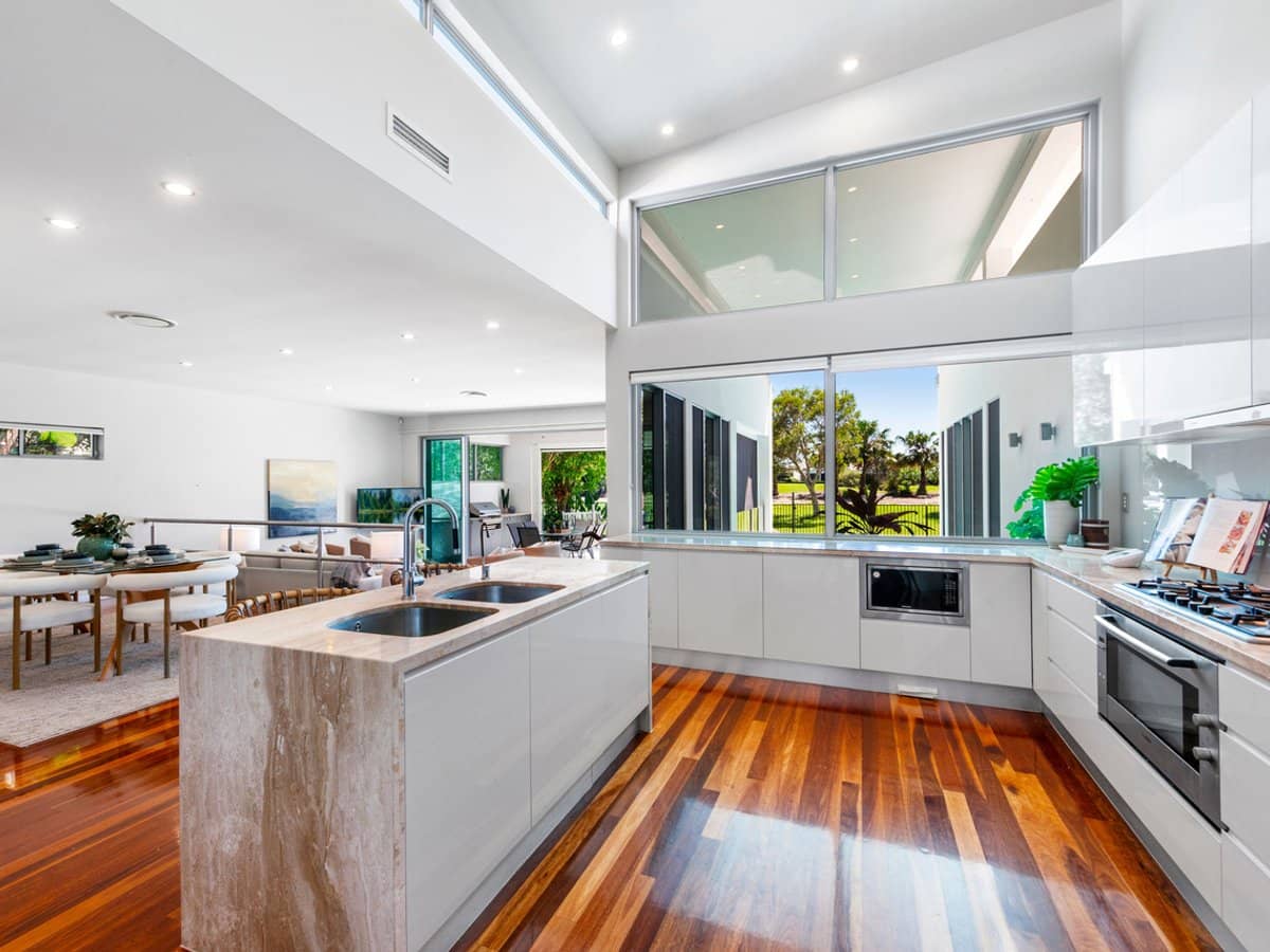 2272 Banksia Lakes Drive, Sanctuary Cove - Thumbnail 7