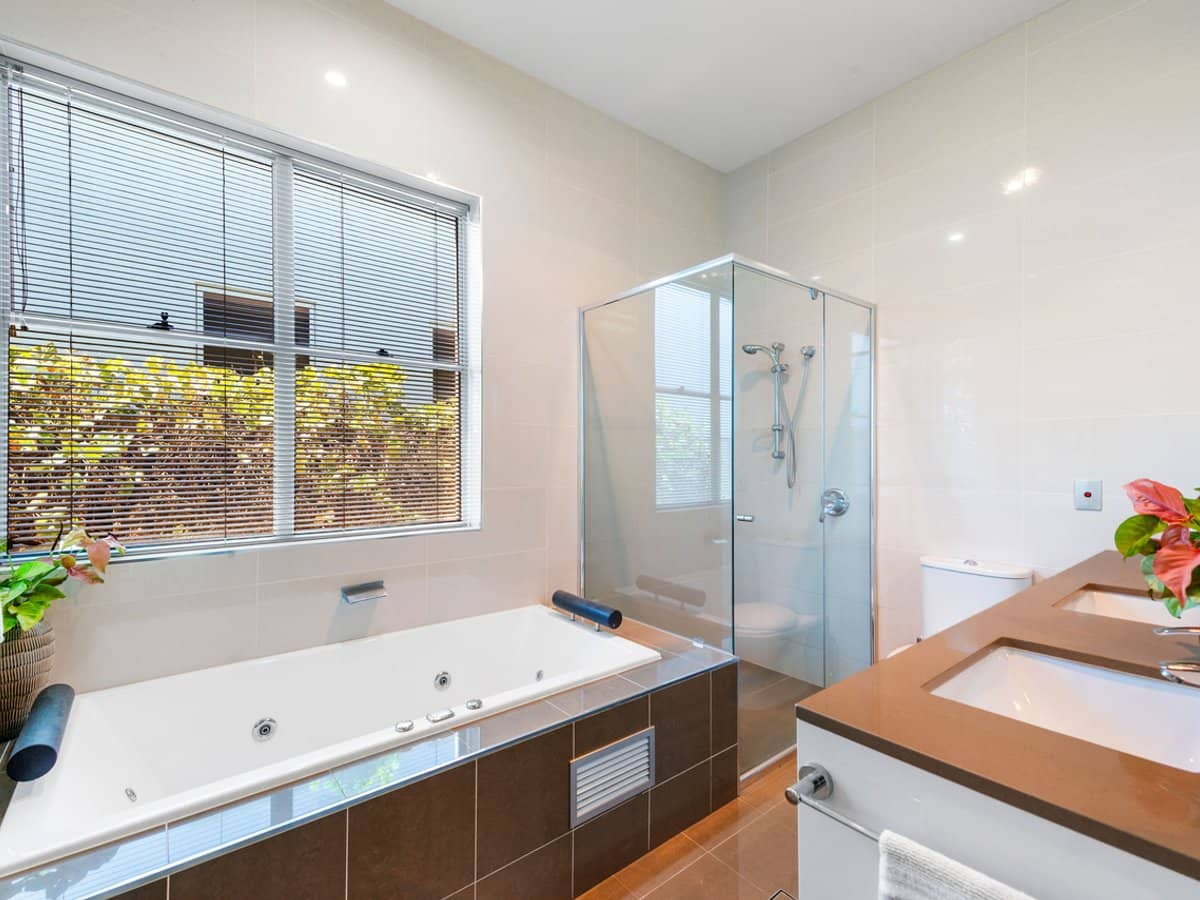 2272 Banksia Lakes Drive, Sanctuary Cove - Thumbnail 20