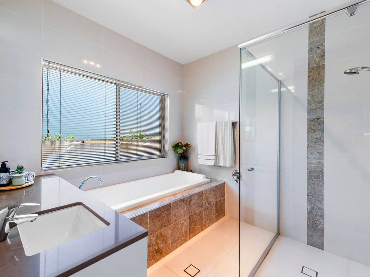 2272 Banksia Lakes Drive, Sanctuary Cove - Thumbnail 24