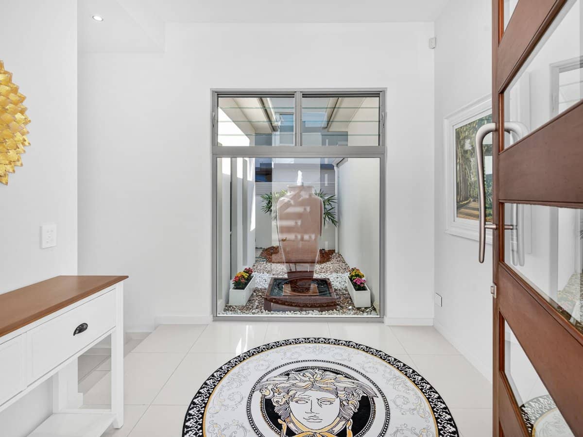 6078 Lugano Drive, Hope Island - Thumbnail 3