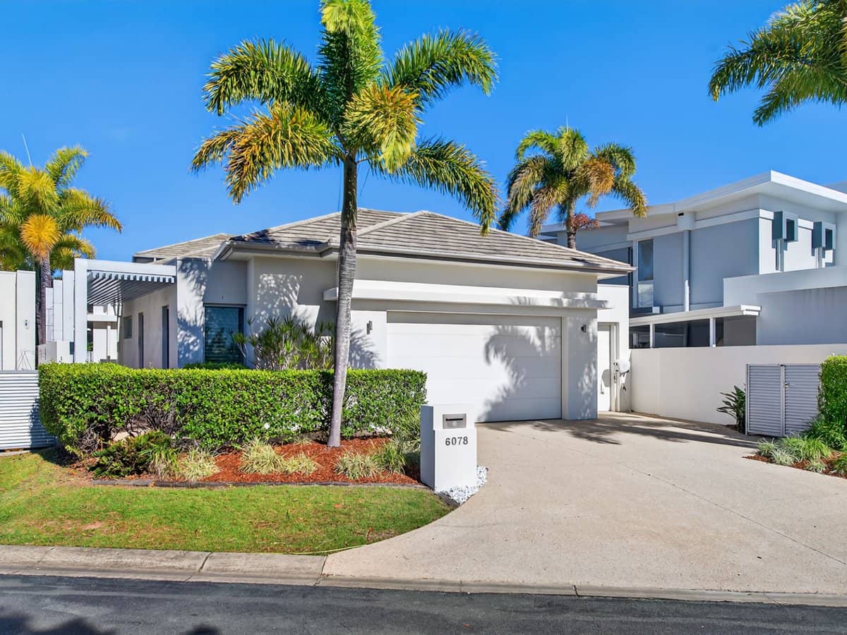 6078 Lugano Drive, Hope Island - Thumbnail 2