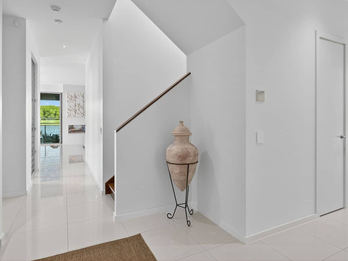 6078 Lugano Drive, Hope Island - Thumbnail 12