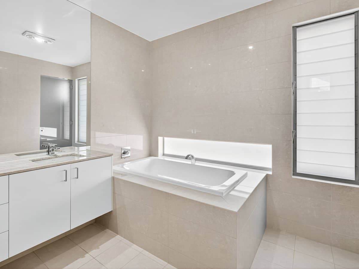 6078 Lugano Drive, Hope Island - Thumbnail 18