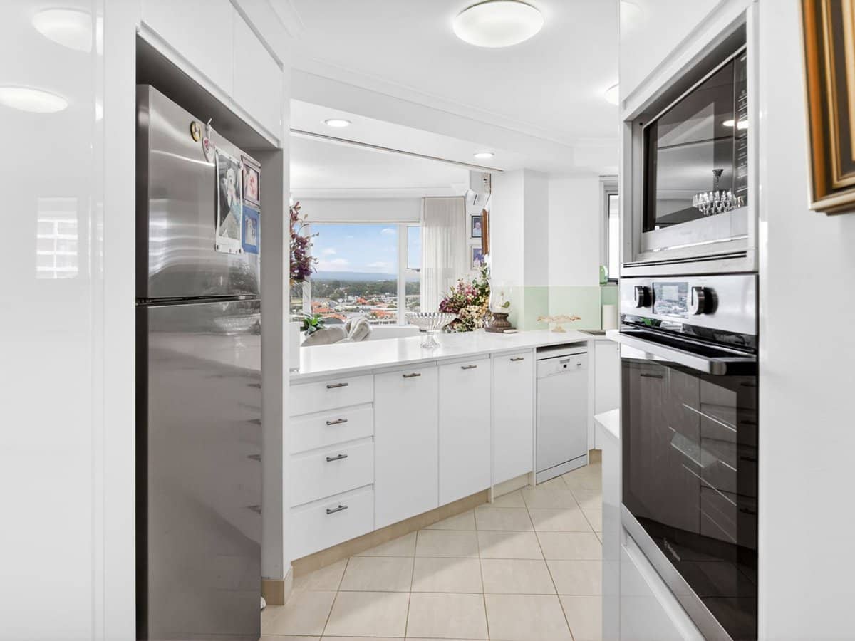 12 Commodore Drive, SURFERS PARADISE - Thumbnail 12