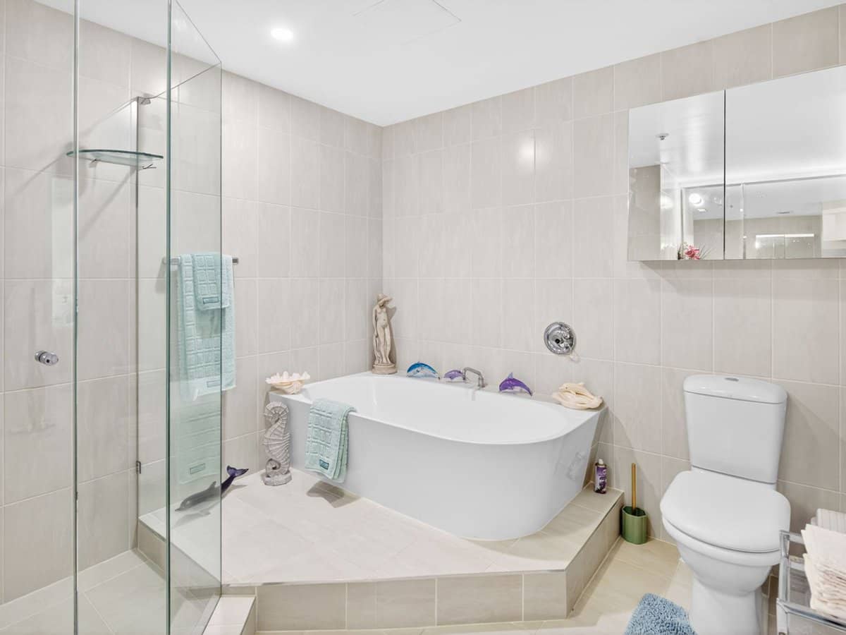 12 Commodore Drive, SURFERS PARADISE - Thumbnail 15