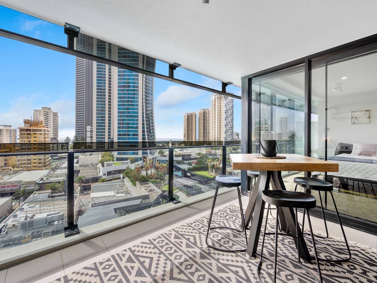 9 Ferny Avenue, Surfers Paradise - Thumbnail 3