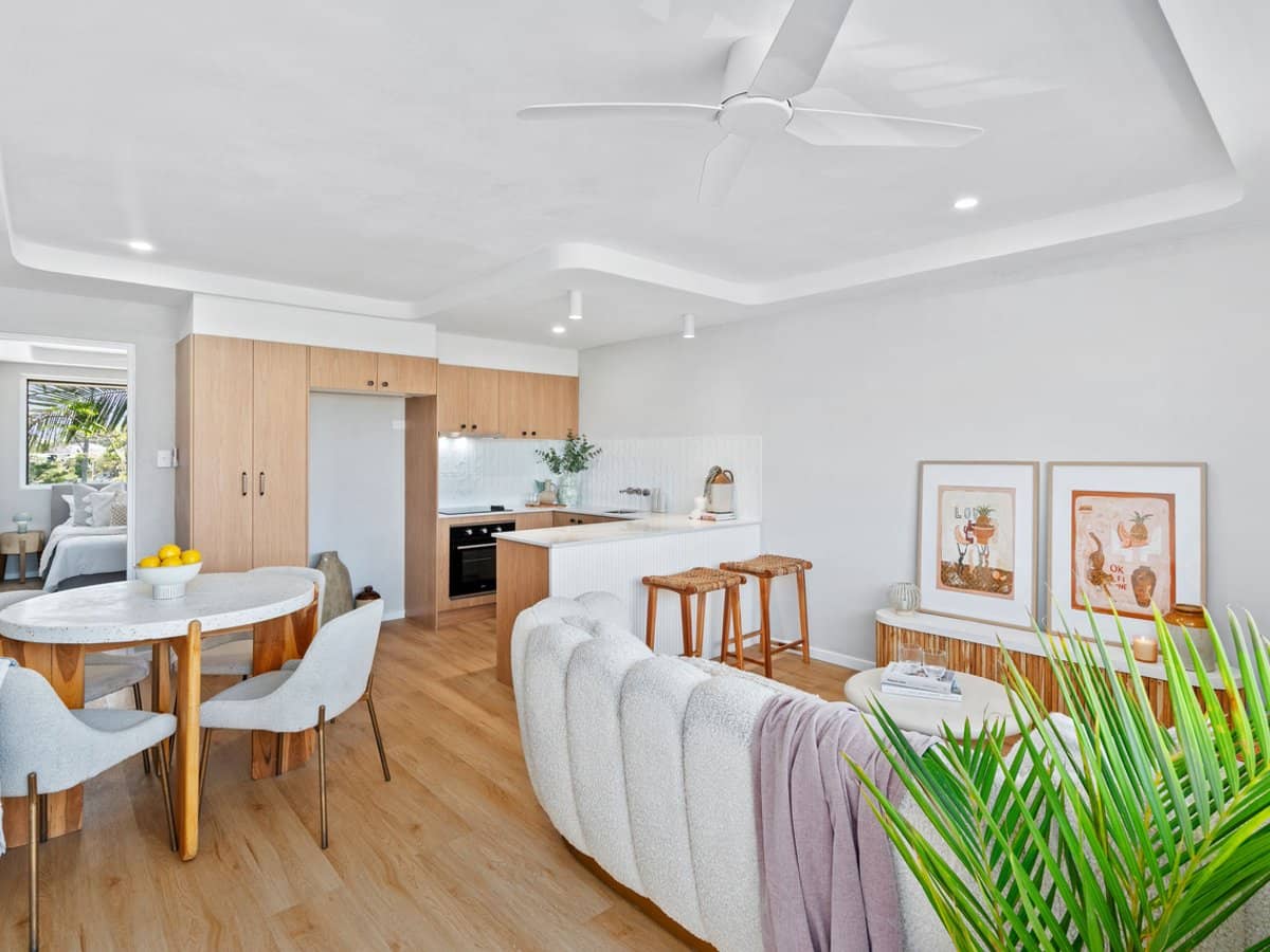 22 Leonard Avenue, Surfers Paradise - Thumbnail 1