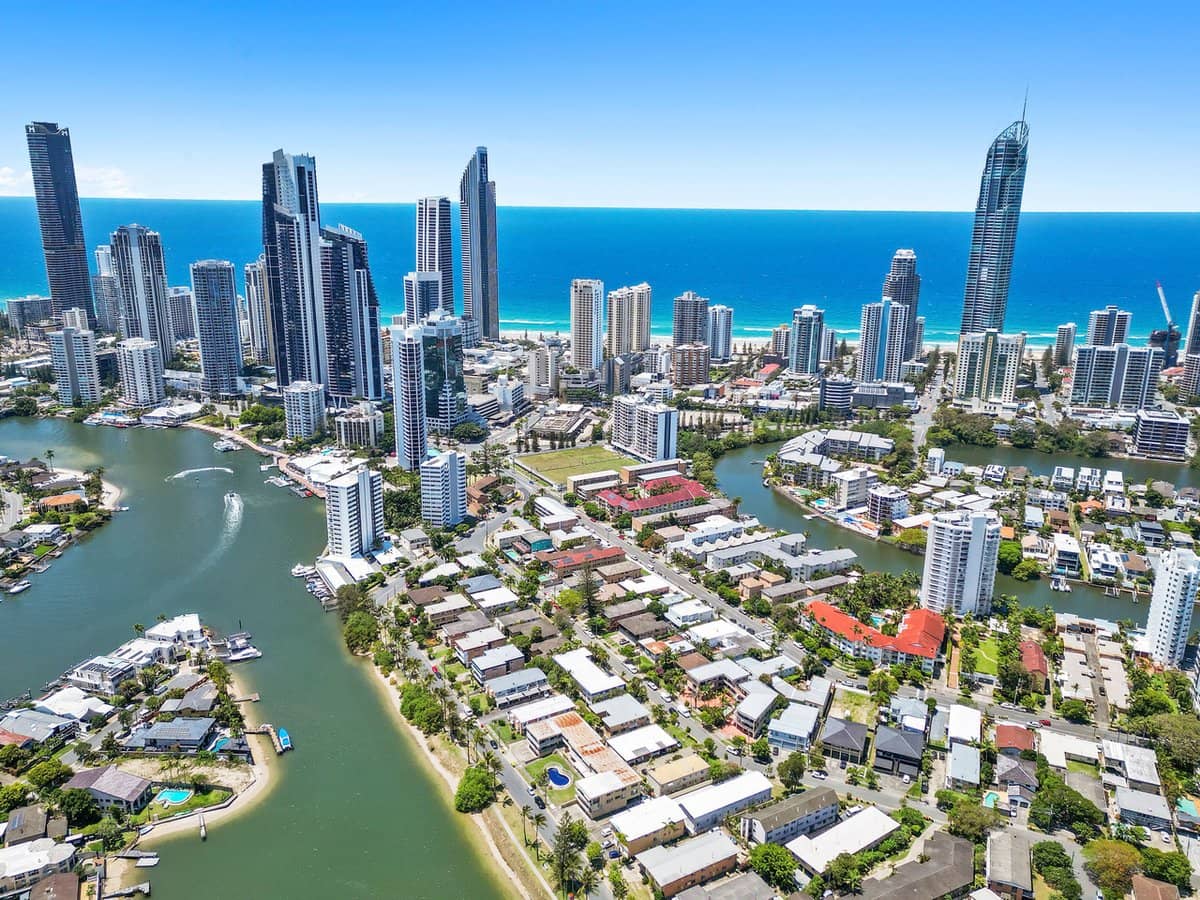 22 Leonard Avenue, Surfers Paradise - Thumbnail 2