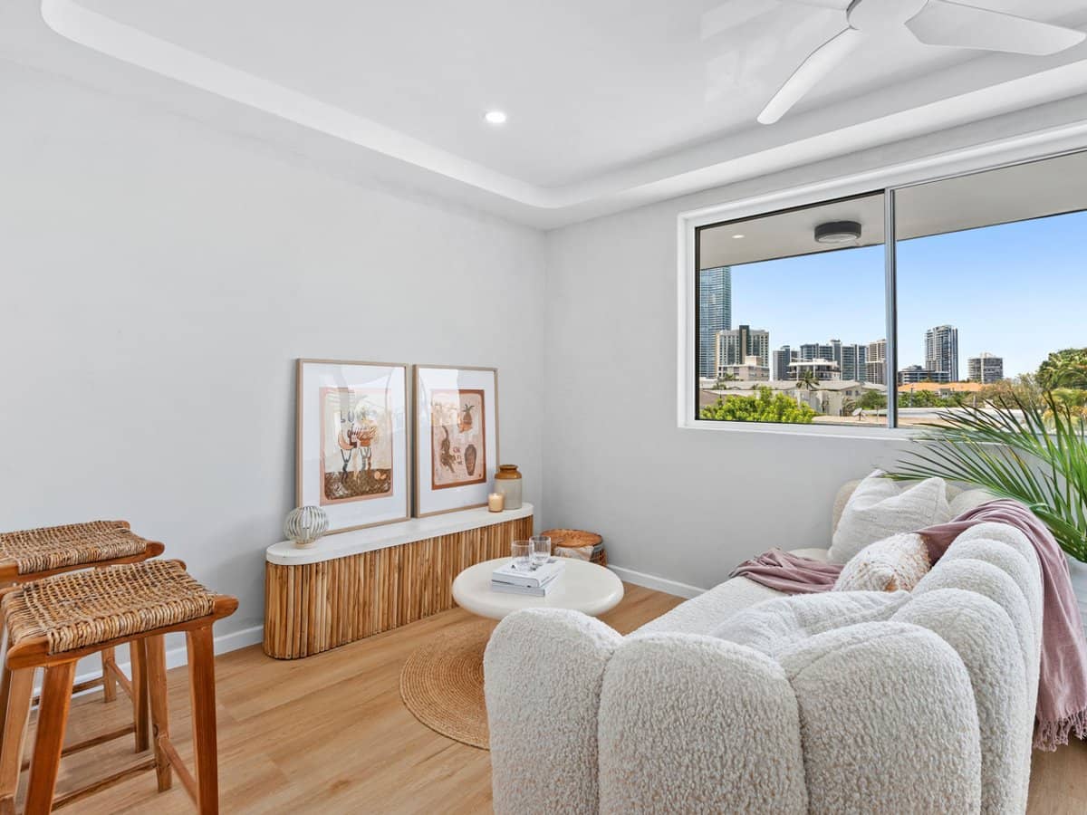 22 Leonard Avenue, Surfers Paradise - Thumbnail 3