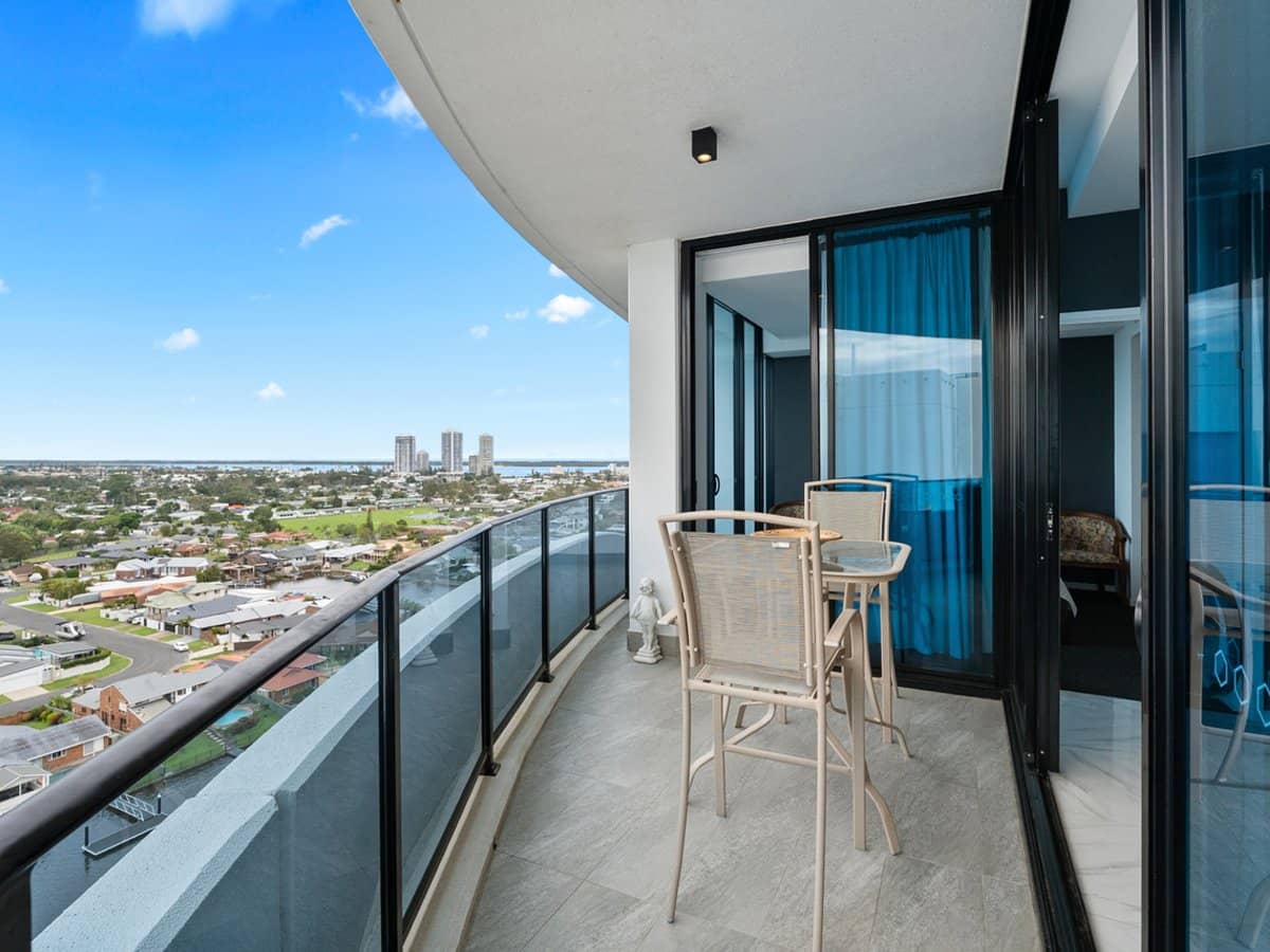 5 Harbour Side Court, BIGGERA WATERS - Thumbnail 2