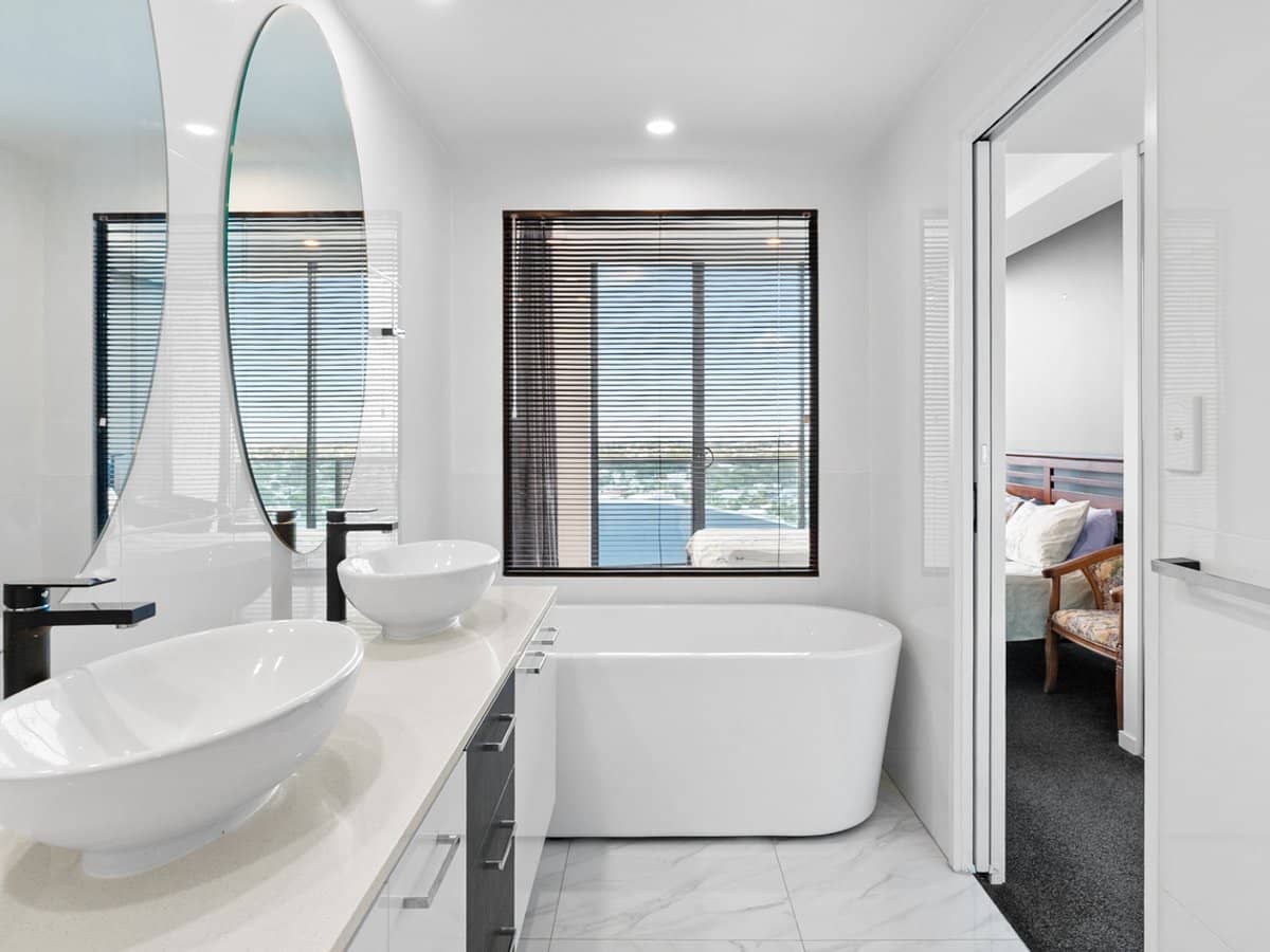 5 Harbour Side Court, BIGGERA WATERS - Thumbnail 11