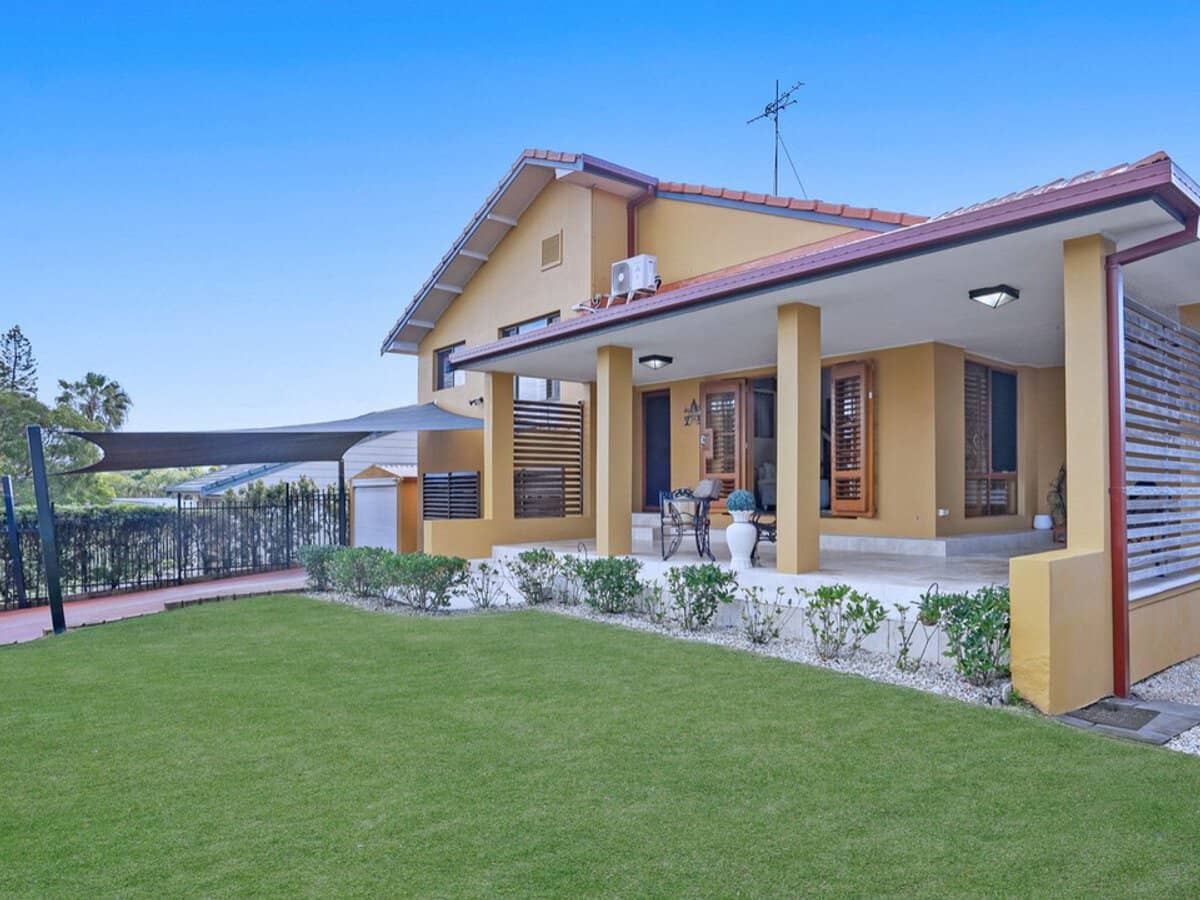 17 Lowanna Drive, Ashmore - Thumbnail 3