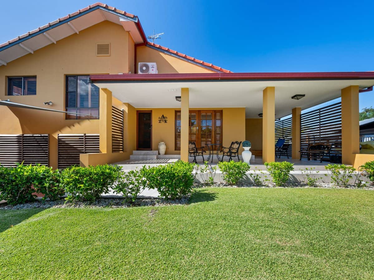 17 Lowanna Drive, Ashmore - Thumbnail 2