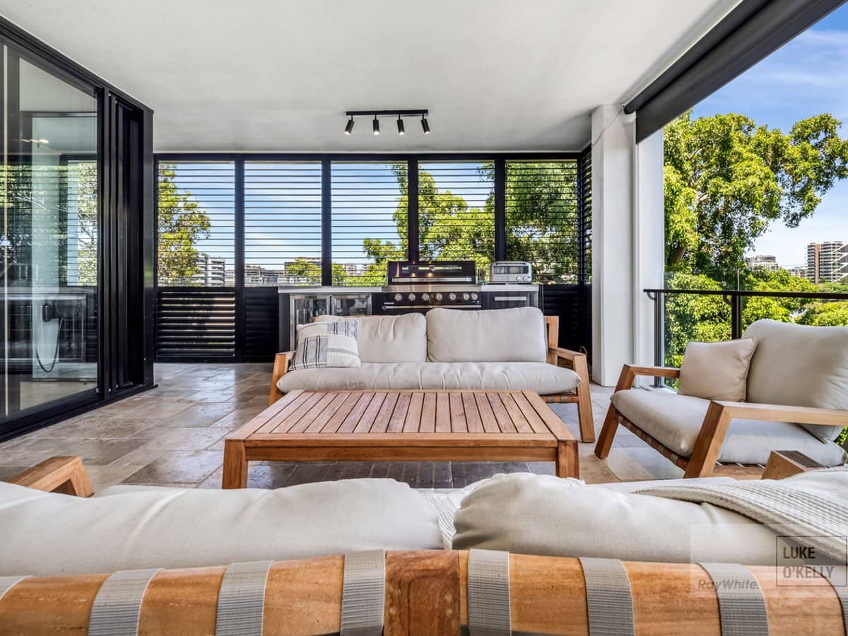 10 Pidgeon Close, West End - Thumbnail 3