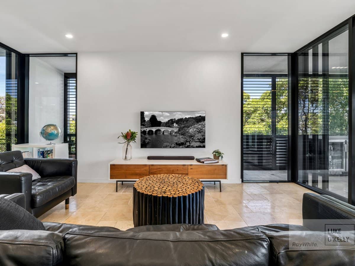 10 Pidgeon Close, West End - Thumbnail 5