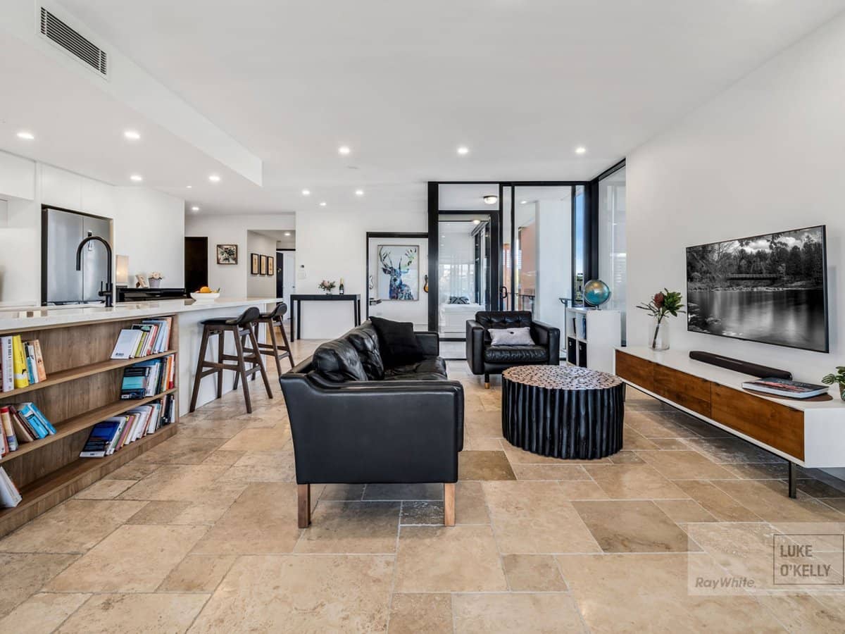 10 Pidgeon Close, West End - Thumbnail 6