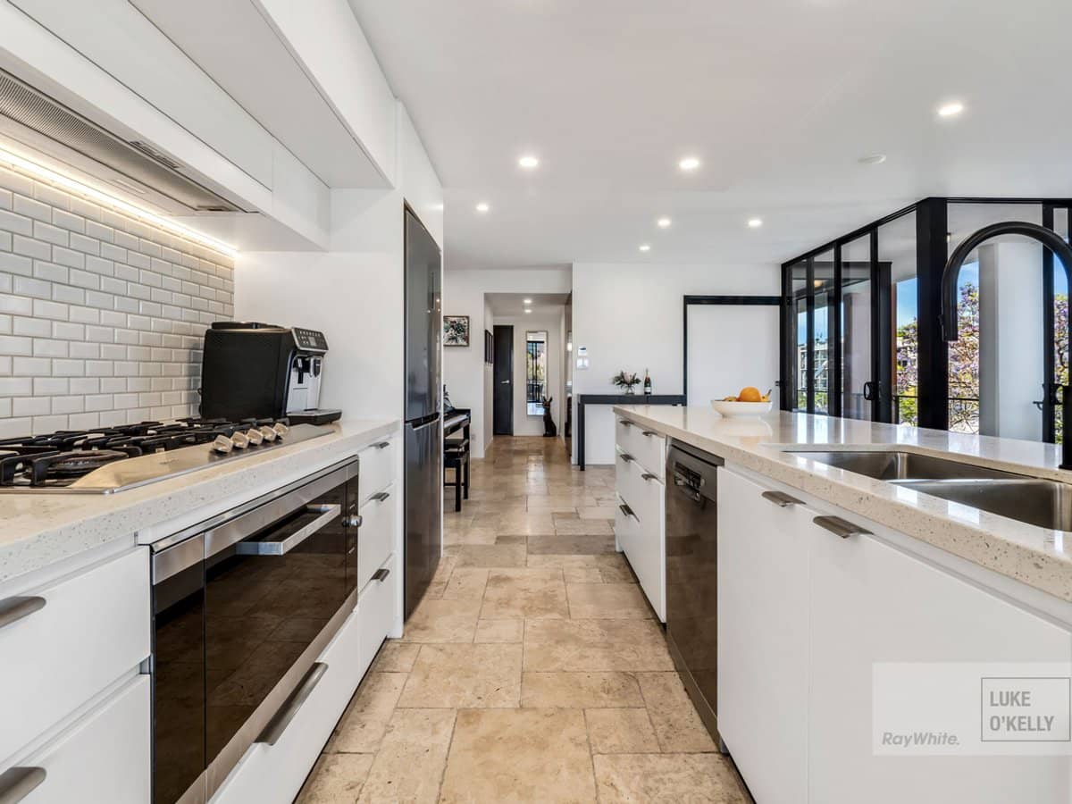 10 Pidgeon Close, West End - Thumbnail 10