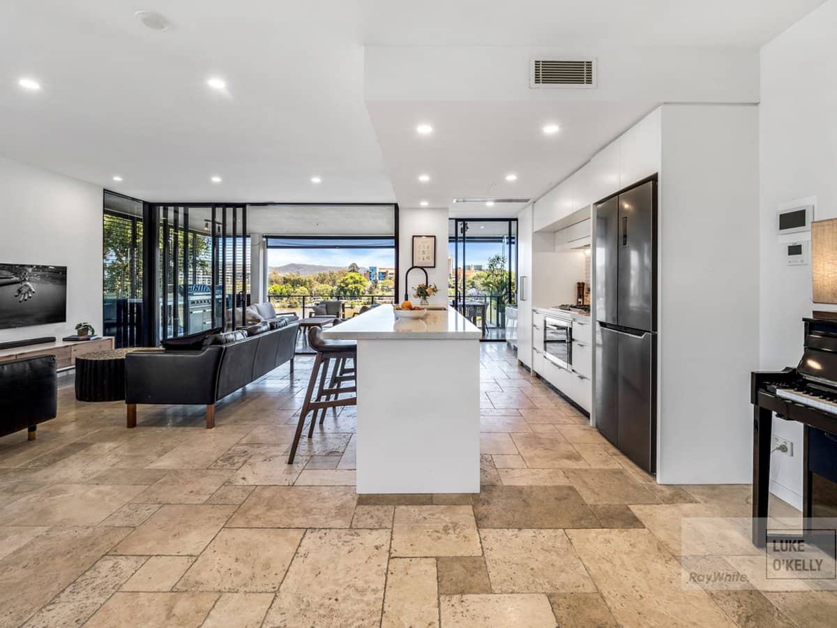 10 Pidgeon Close, West End - Thumbnail 11