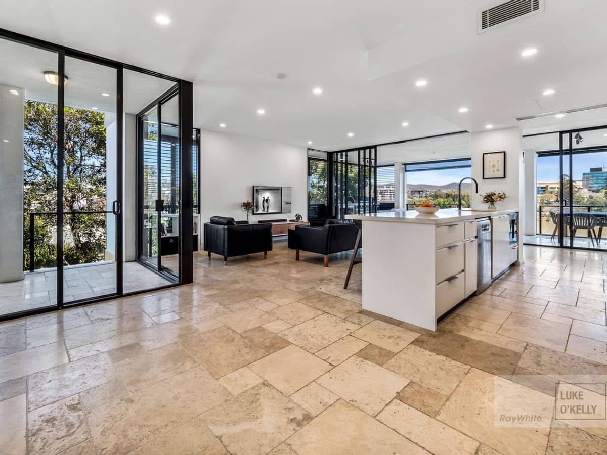 10 Pidgeon Close, West End - Thumbnail 13