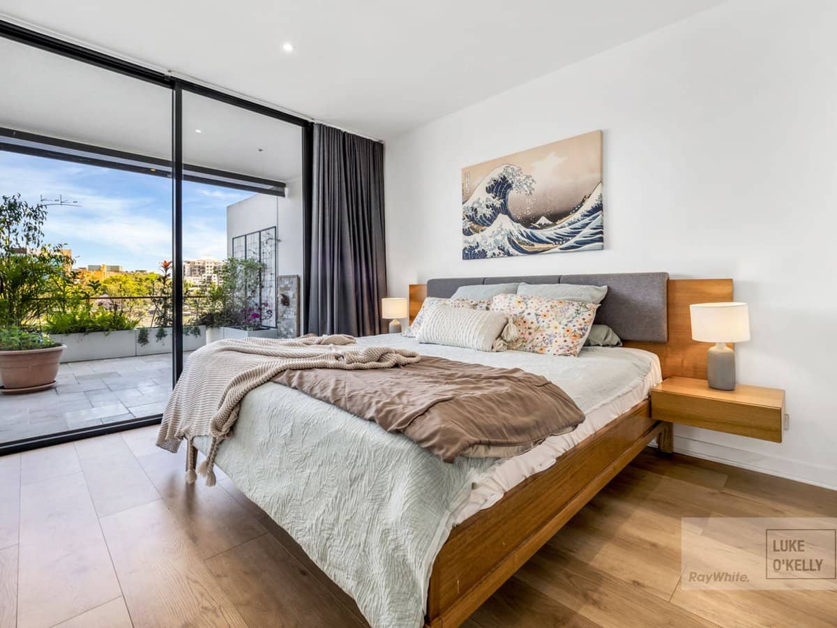 10 Pidgeon Close, West End - Thumbnail 14