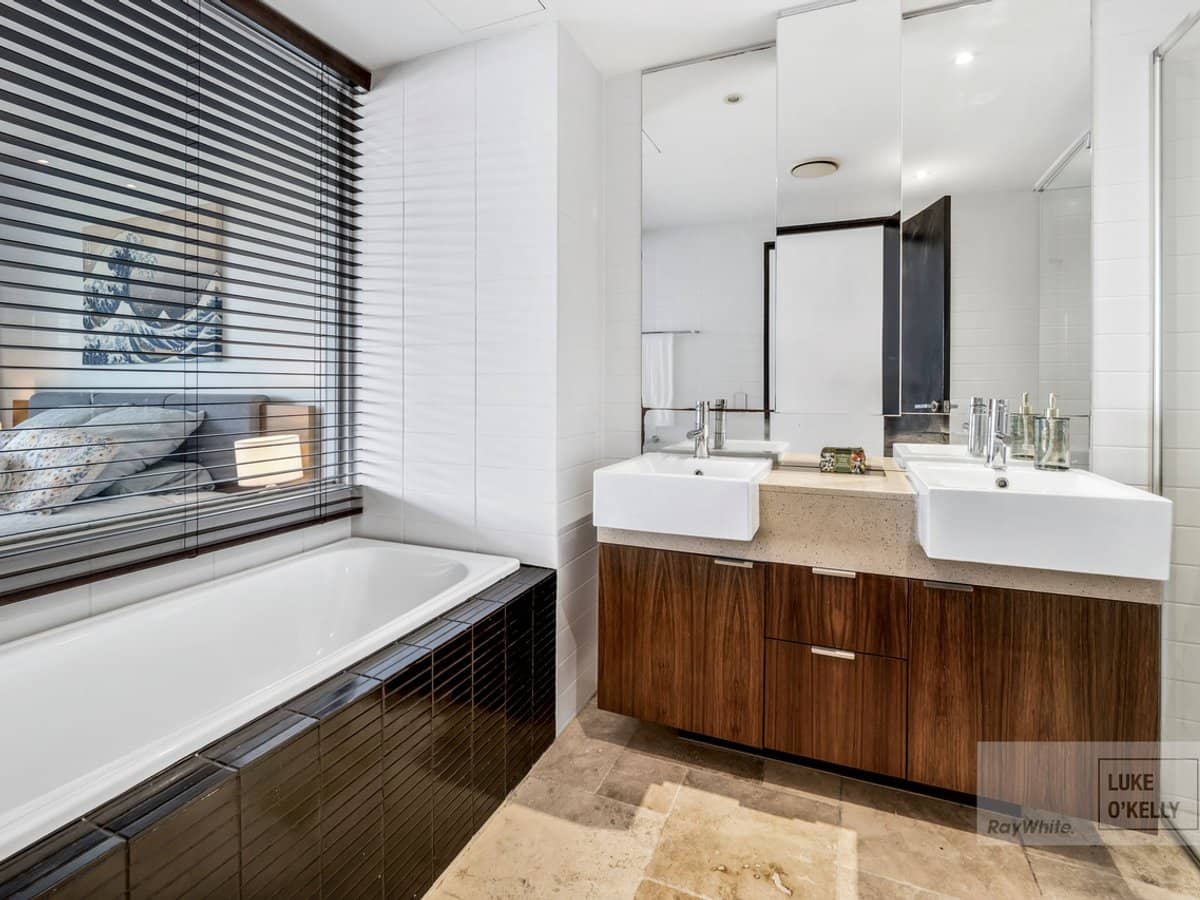 10 Pidgeon Close, West End - Thumbnail 16