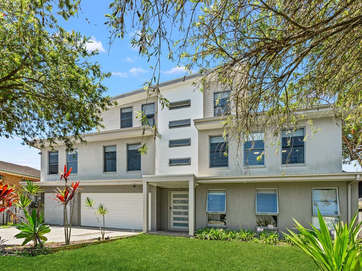 3 Fourth Avenue, Labrador - Thumbnail 1