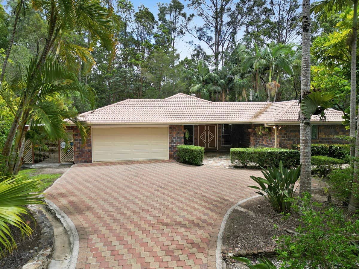 58 Gardenia Drive, BONOGIN - Thumbnail 3