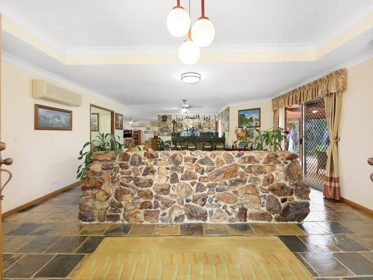 58 Gardenia Drive, BONOGIN - Thumbnail 5