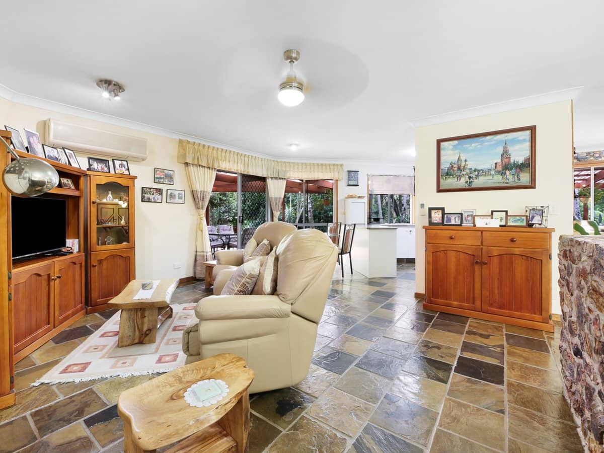 58 Gardenia Drive, BONOGIN - Thumbnail 11