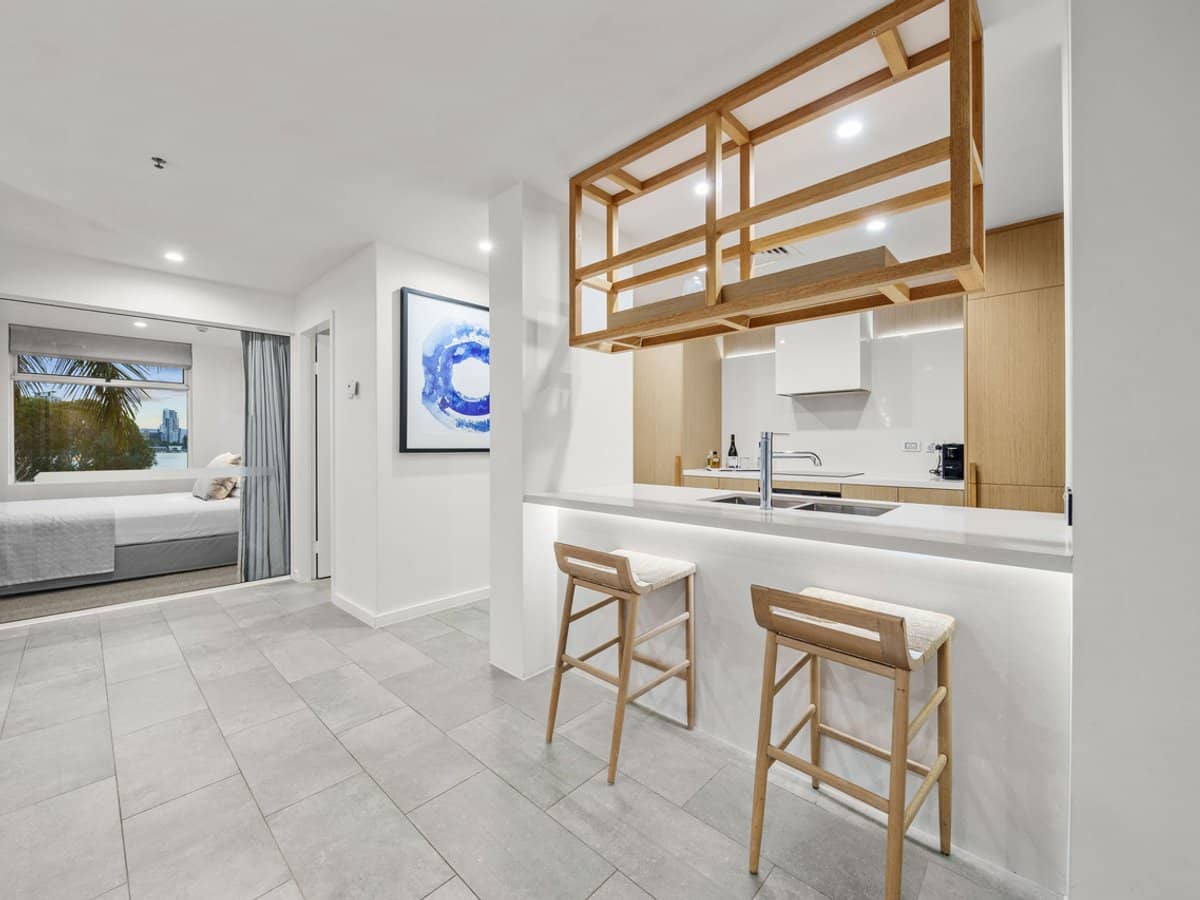 135 Seaworld Drive, Main Beach - Thumbnail 7