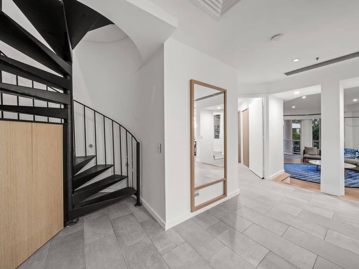 135 Seaworld Drive, Main Beach - Thumbnail 14